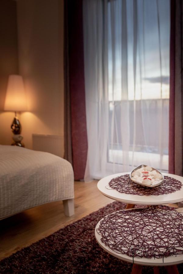 Luxurious, Lovely And Romantic In Apartment *