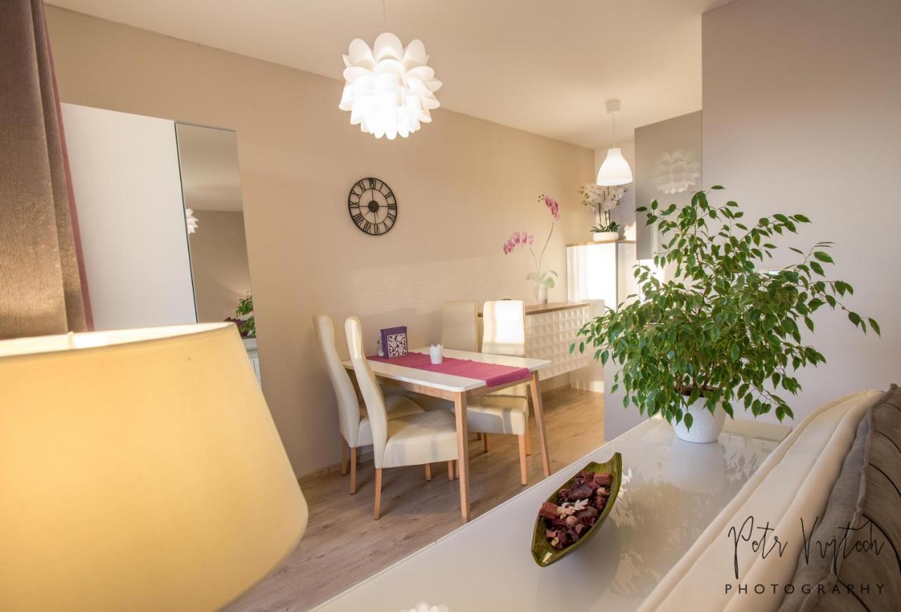 Luxurious, Lovely And Romantic In Apartment